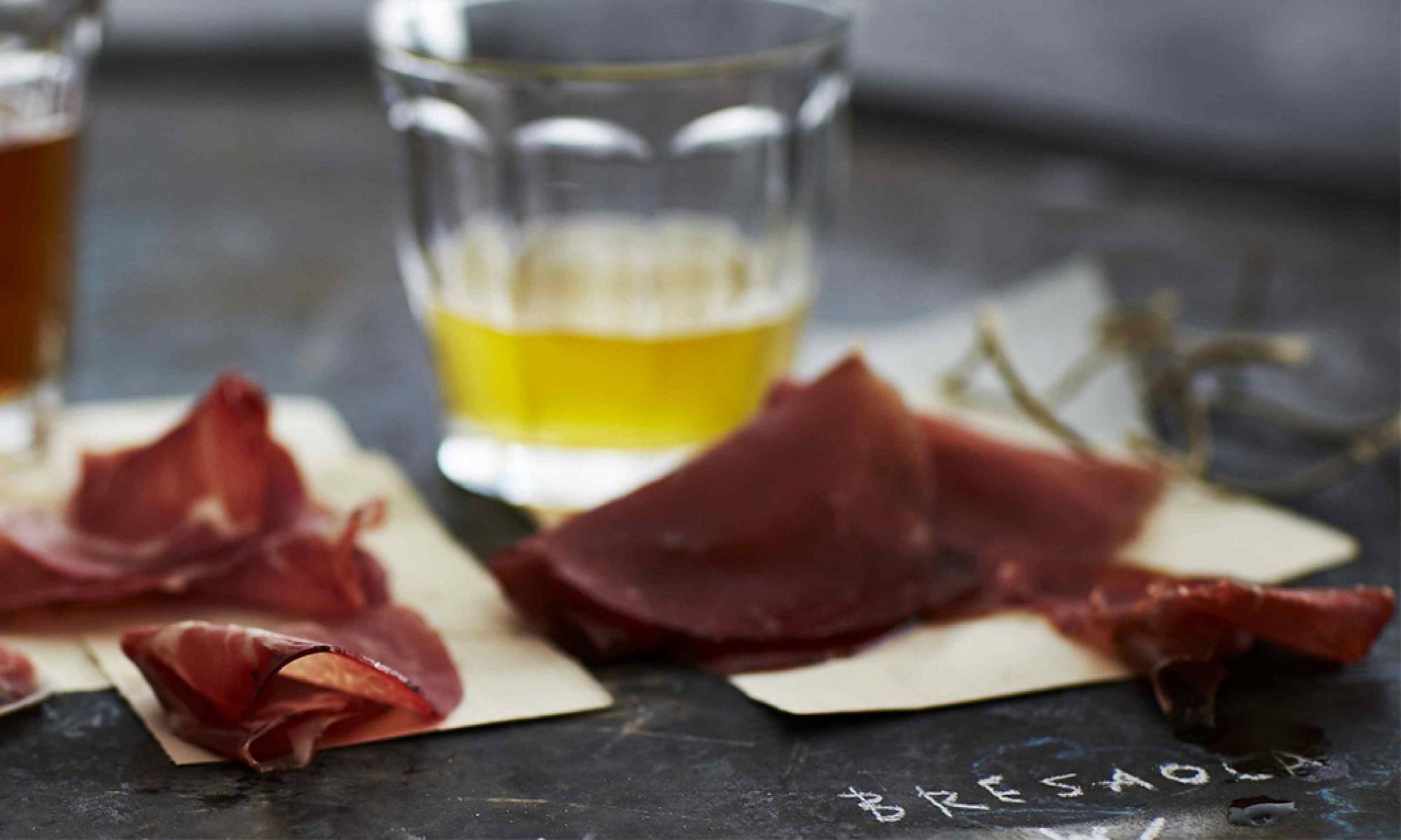 Birra e bresaola: il giusto abbinamento per un'accoppiata vincente 